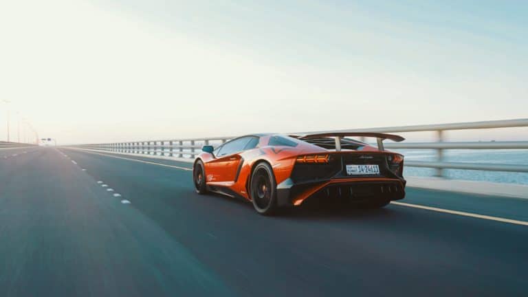 Autobahn schnelles Fahren Porsche Lamborghini