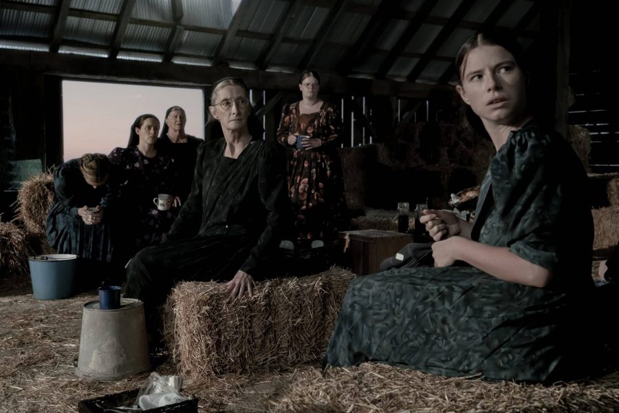 WT_05312_R

v.l.n.r. Rooney Mara als Ona, Claire Foy als Salome, Judith Ivey als Agata, Sheila McCarthy als Greta, Michelle McLeod als Mejal und Jessie Buckley als Mariche 

in director Sarah Polley’s film

WOMEN TALKING

An Orion Pictures Release

Photo credit: Michael Gibson