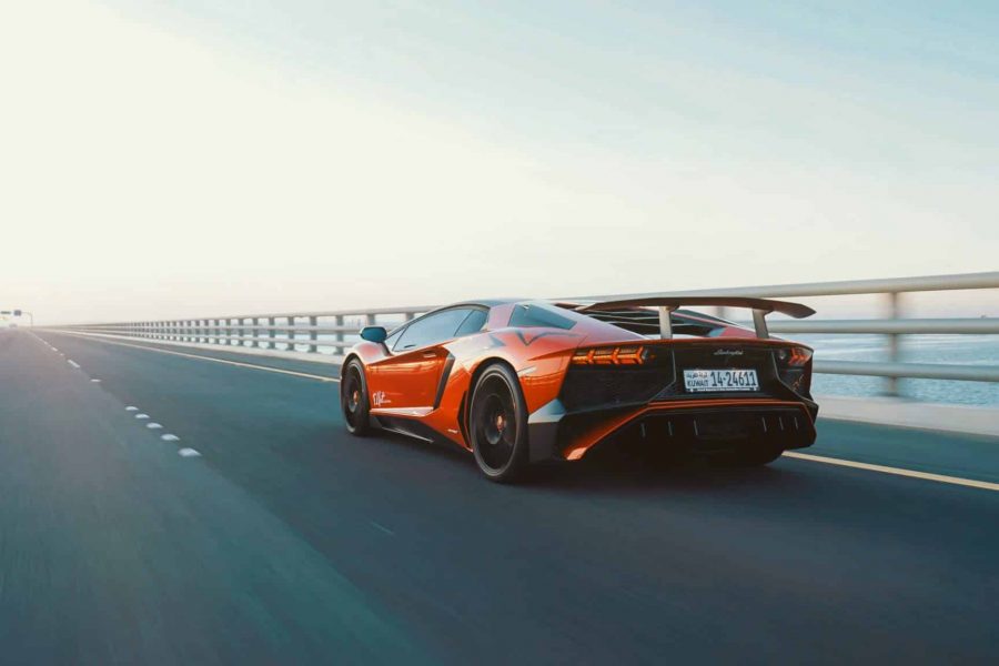 Autobahn schnelles Fahren Porsche Lamborghini
