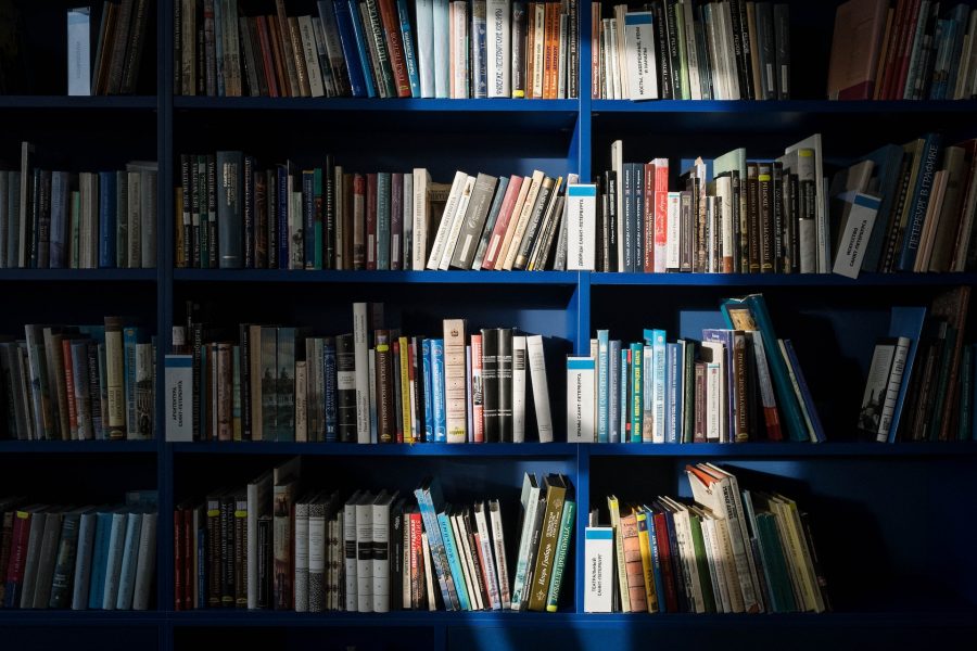 Bücherregal